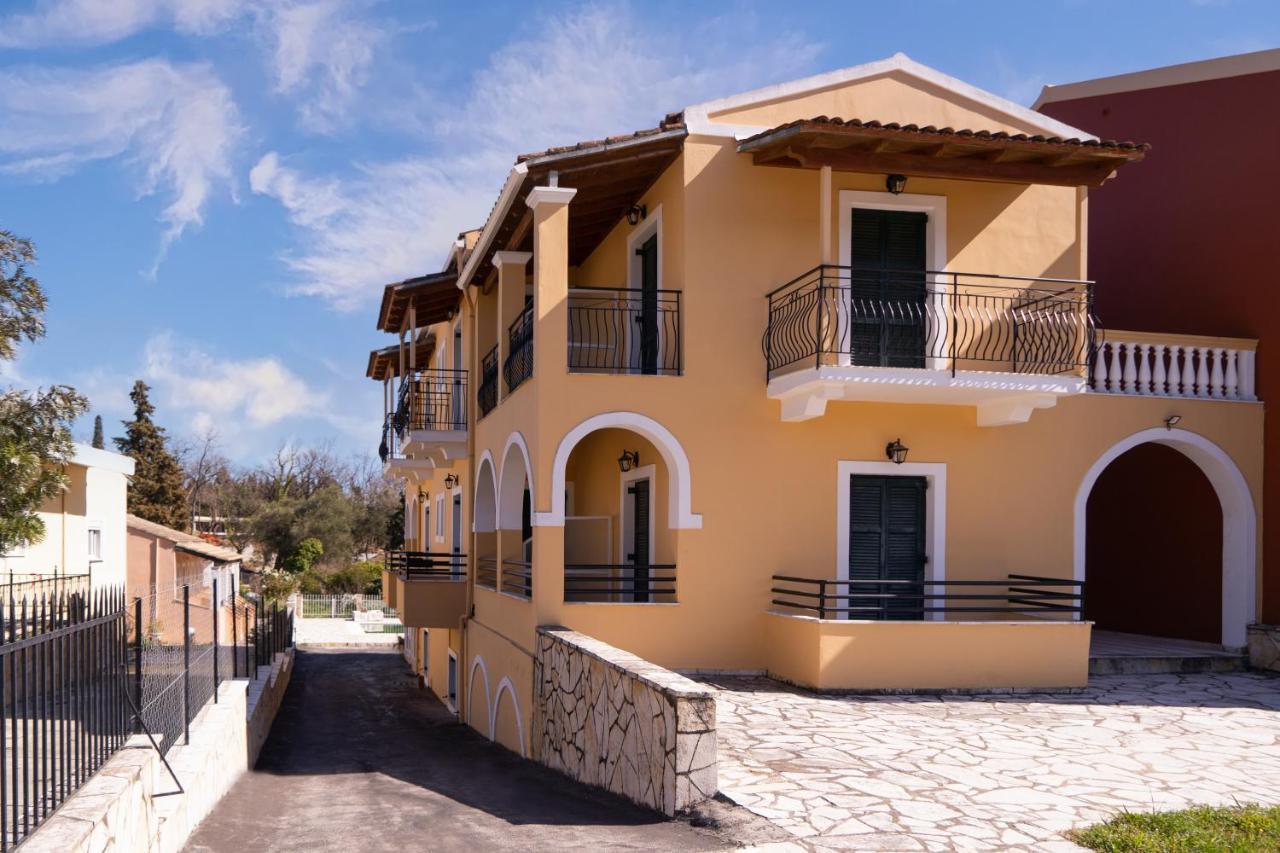 Athineos Apartment'S *